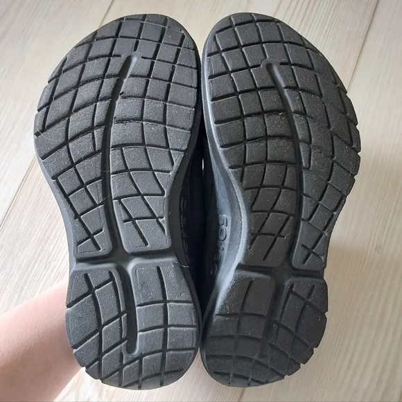 OOFOS OOmg Eezee Black Women's Slip-On Sneakers - Picture 6 of 7